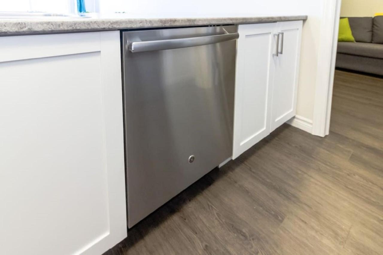 Newly Renovated Modern Condo Near Hospital, Unb Patio & Parking Coffee Saint John Kültér fotó