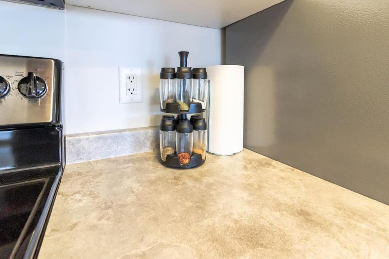 Newly Renovated Modern Condo Near Hospital, Unb Patio & Parking Coffee Saint John Kültér fotó