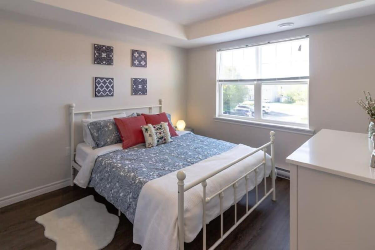 Newly Renovated Modern Condo Near Hospital, Unb Patio & Parking Coffee Saint John Kültér fotó