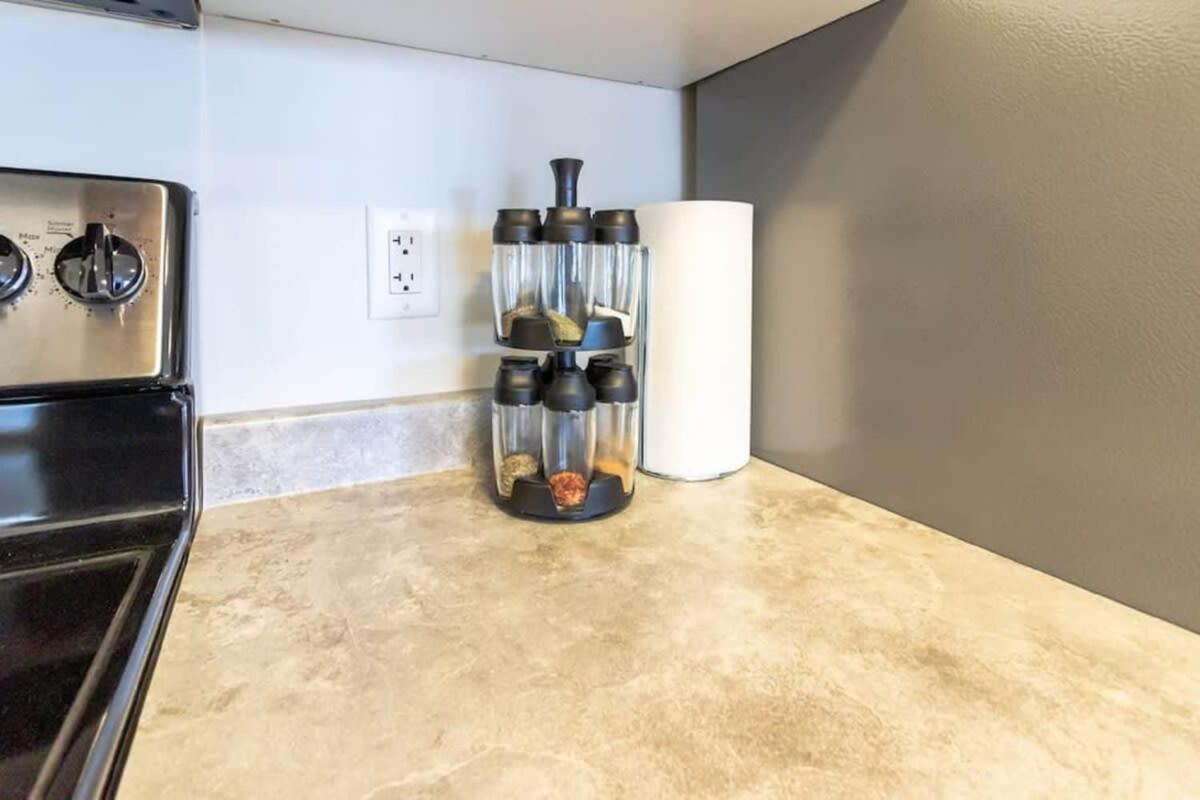 Newly Renovated Modern Condo Near Hospital, Unb Patio & Parking Coffee Saint John Kültér fotó