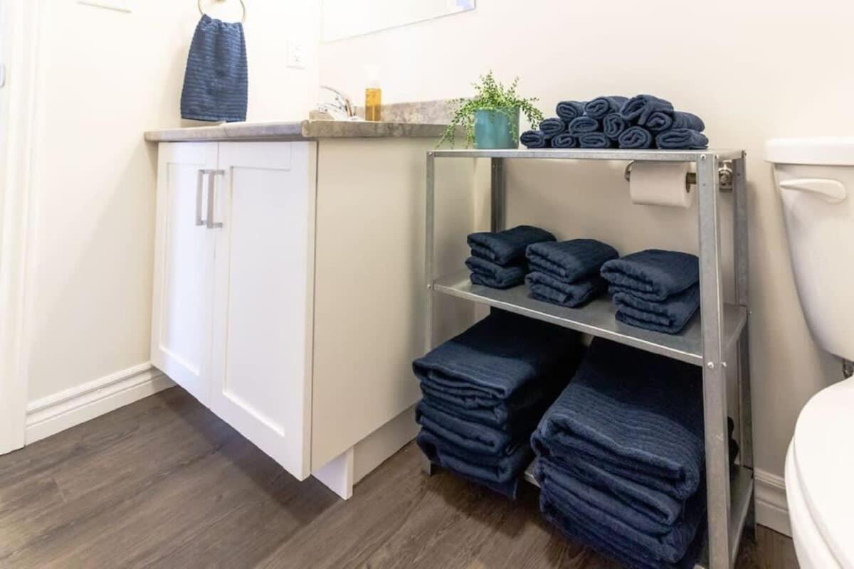 Newly Renovated Modern Condo Near Hospital, Unb Patio & Parking Coffee Saint John Kültér fotó