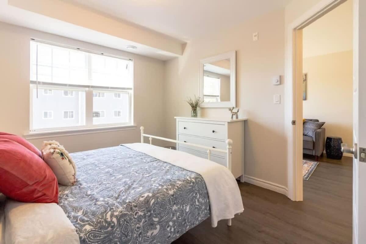 Newly Renovated Modern Condo Near Hospital, Unb Patio & Parking Coffee Saint John Kültér fotó