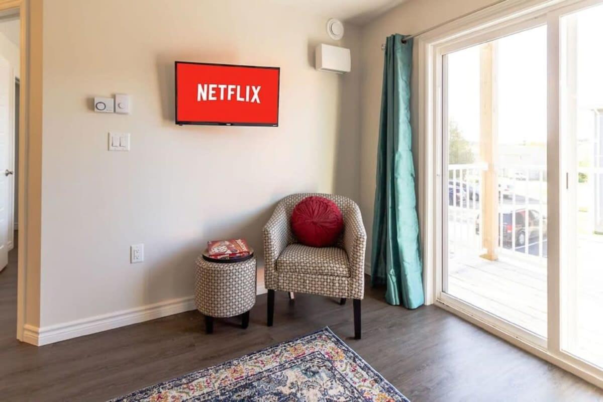 Newly Renovated Modern Condo Near Hospital, Unb Patio & Parking Coffee Saint John Kültér fotó