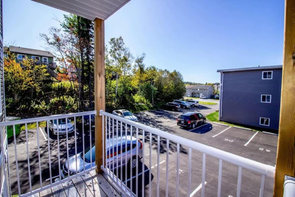 Newly Renovated Modern Condo Near Hospital, Unb Patio & Parking Coffee Saint John Kültér fotó